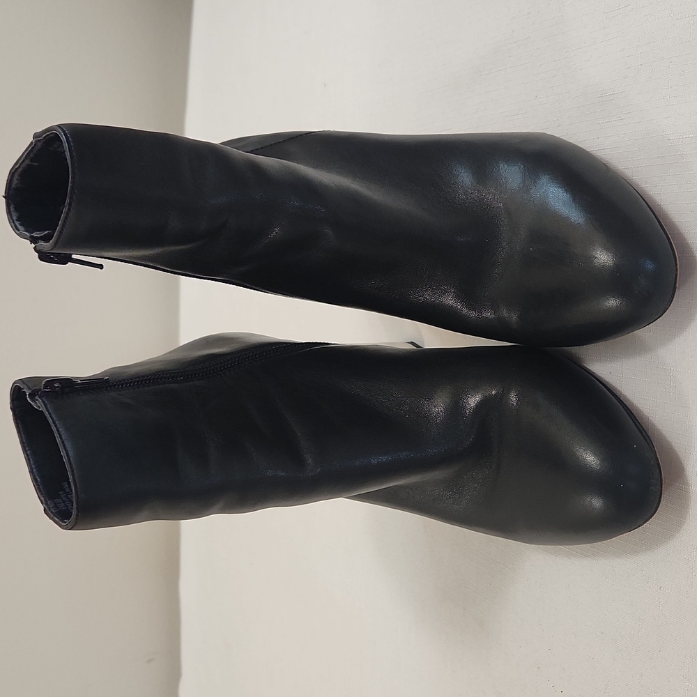 Enzo Angiolini Hadie Black Booties With Frosted Lucite Heels. Size 9 - Picture 6 of 12